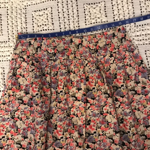 🌸 Vero Moda Mini Skirt - Picture 2 of 5